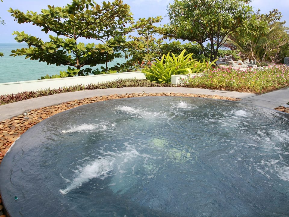 beachfront jacuzzi