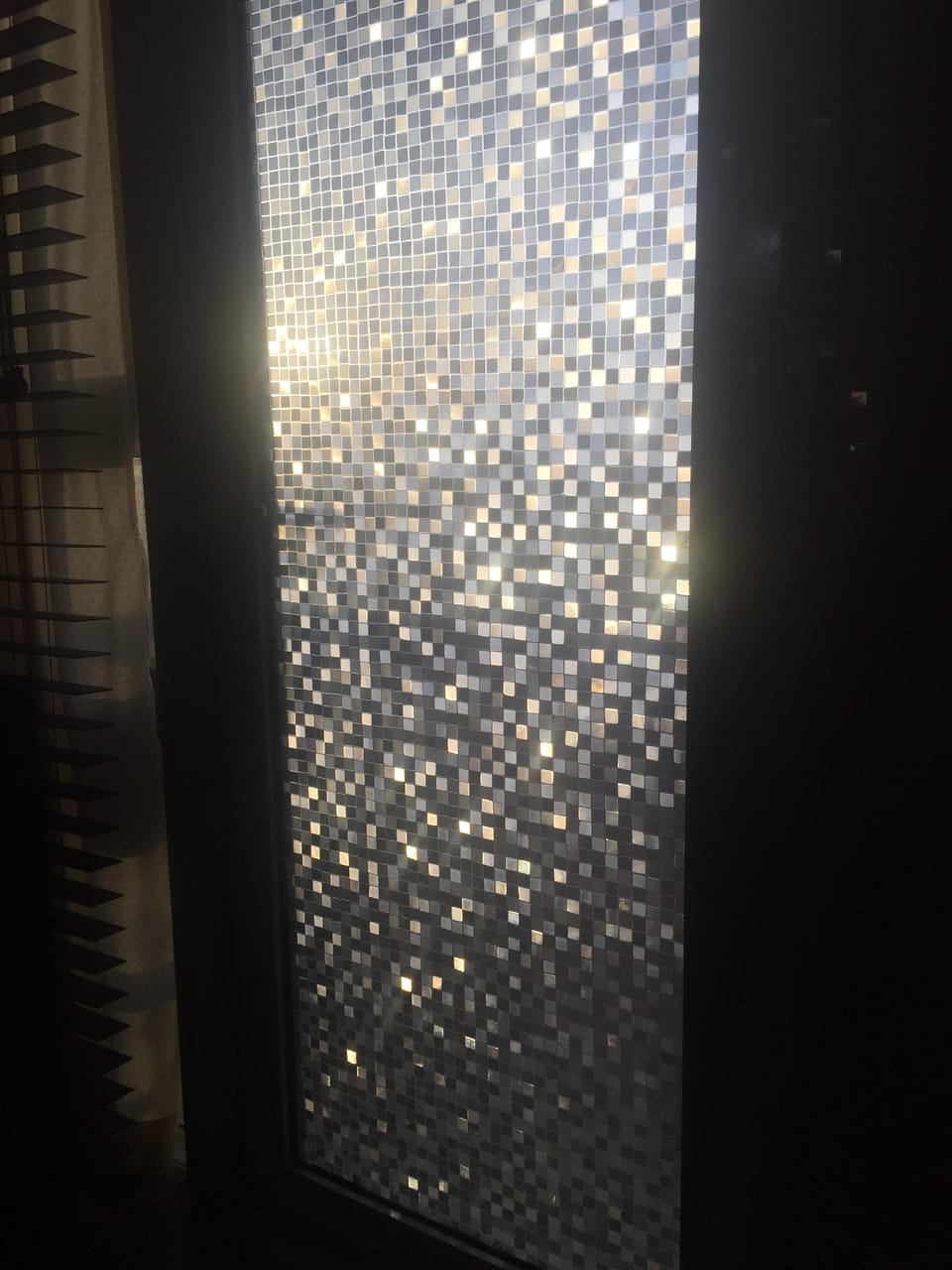 Has a view of sunrise from the window 