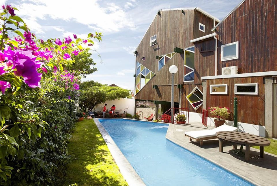 Casa 72.  The swimming pool. Vegetation and flowers.