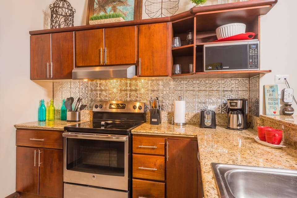 Full kitchen
