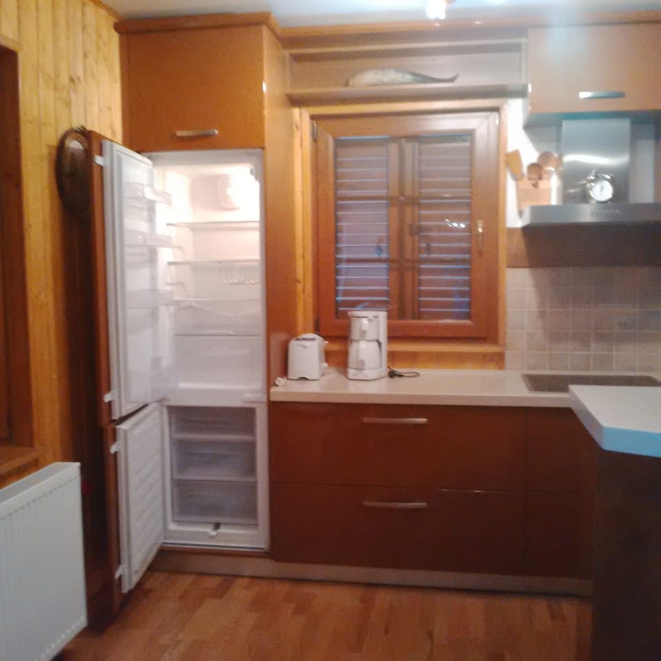 Kitchen - Fridge, Freezer, Toaster, Filter Coffee Machine