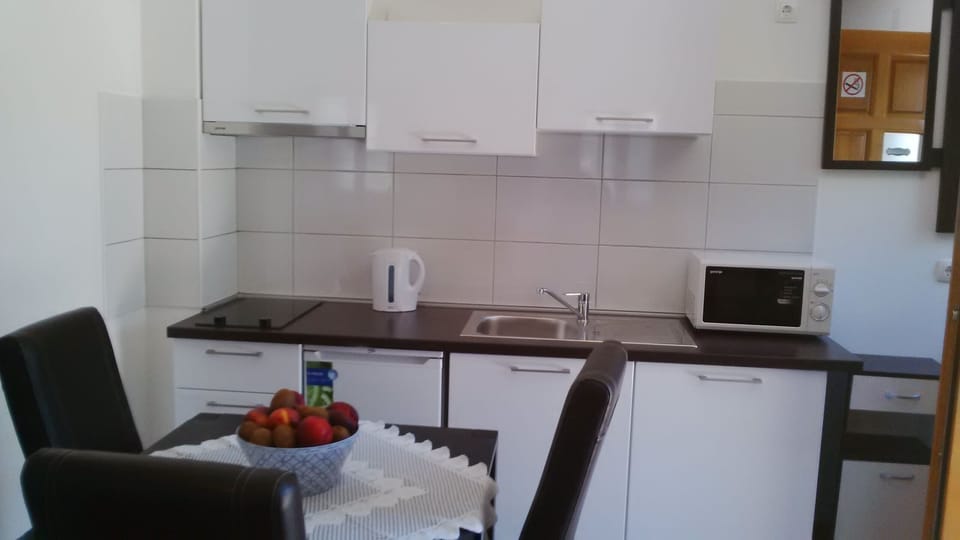 Kitchen, dining area