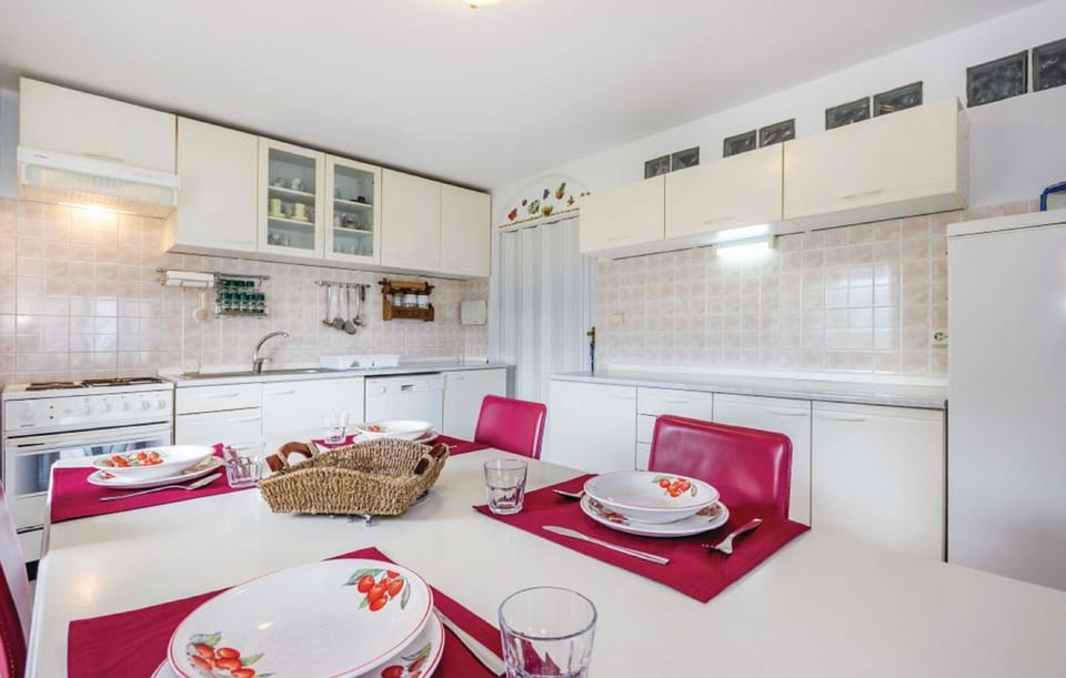 kichen dining table