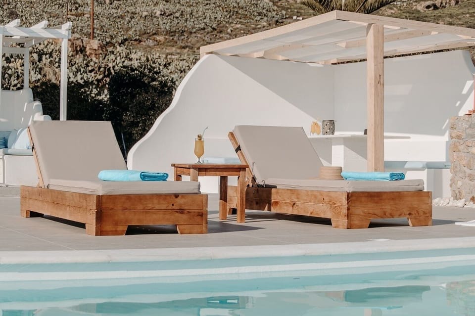 Outdoor Facilities - Sunbeds