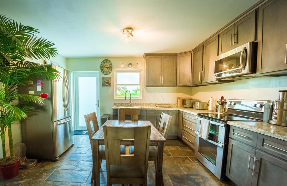 Modern Kitchen with Quartz Counters and Stainless Steel Appliances