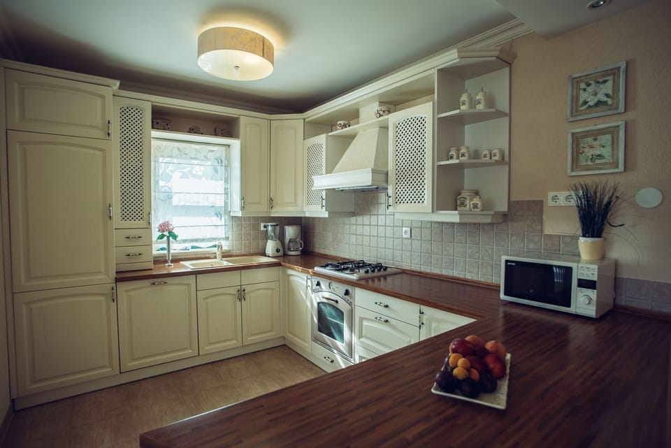 Well equipped kitchen