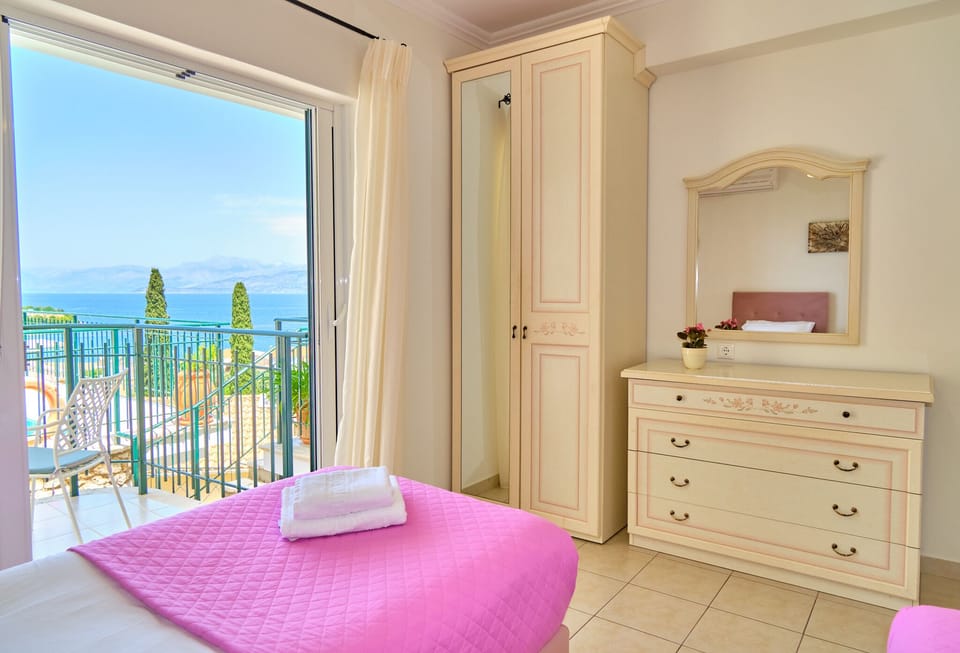 Villa Spiros with private pool Imerolia Kassiopi Bedroom
