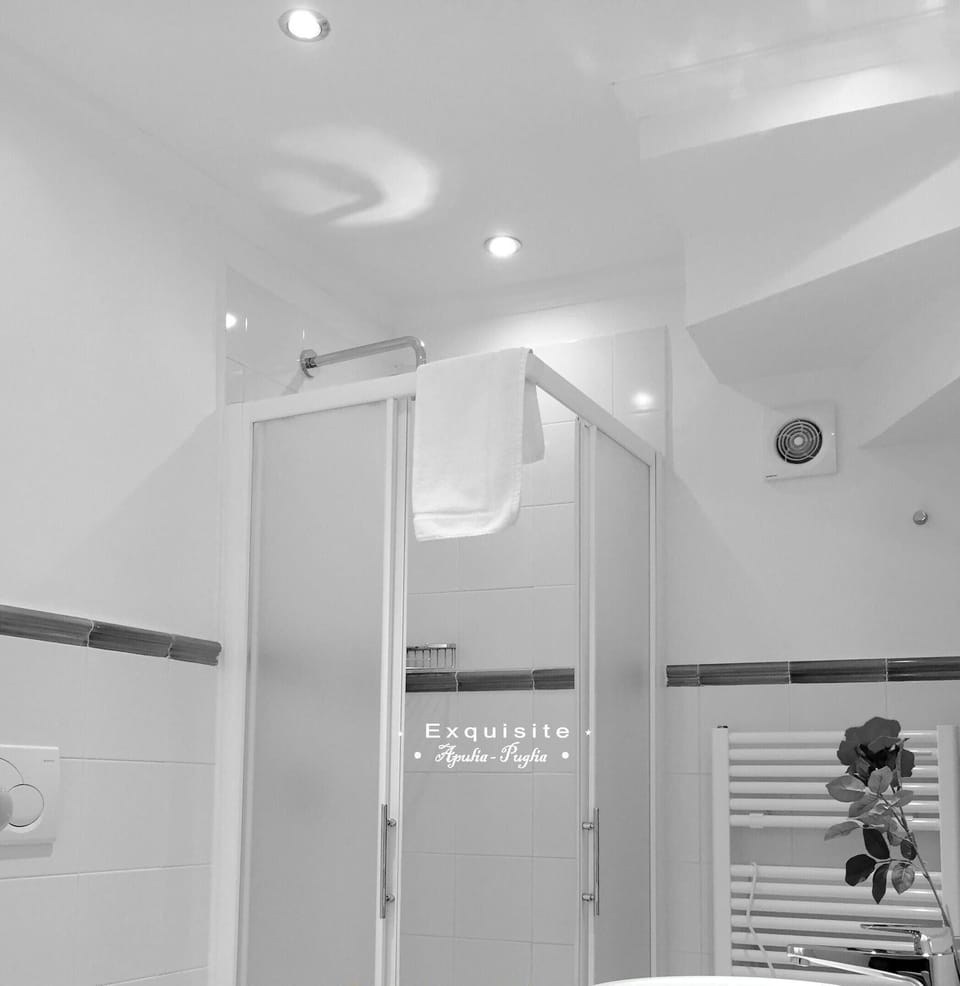 Bathroom n.2 | Bagno n. 2