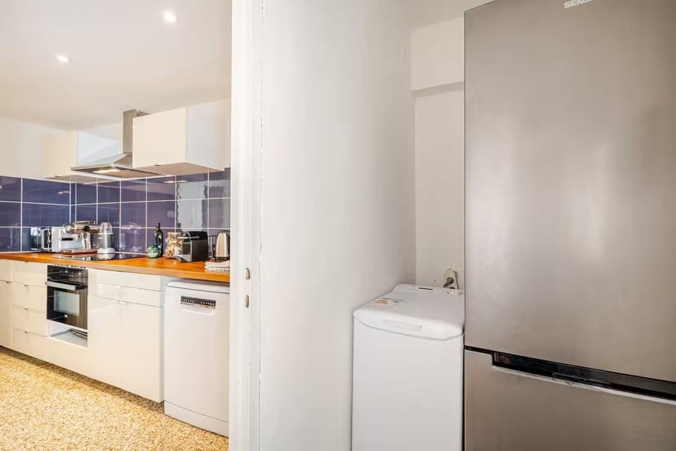 Large Fridge / Freezer and washing machine