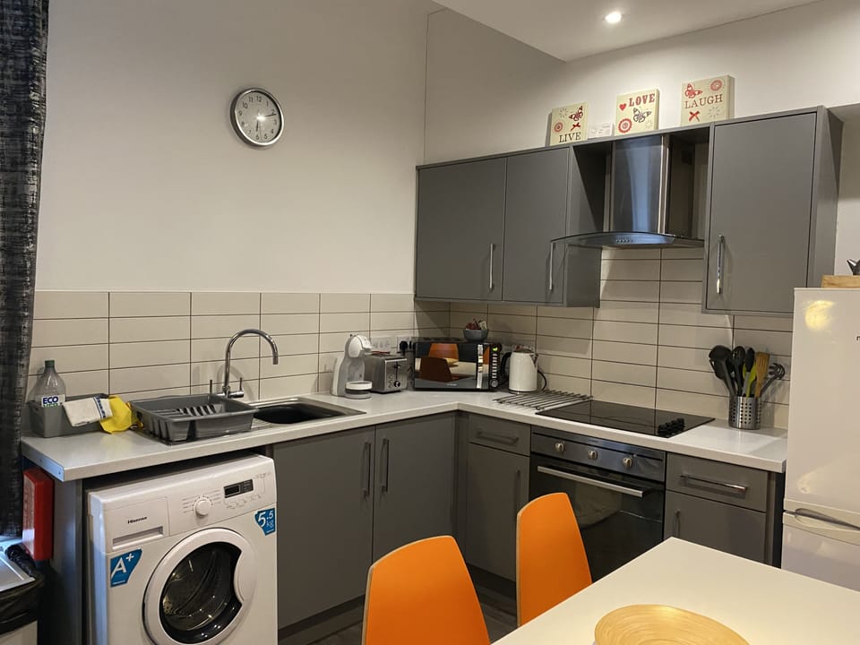 Kitchen Area 
Mia's Place 02