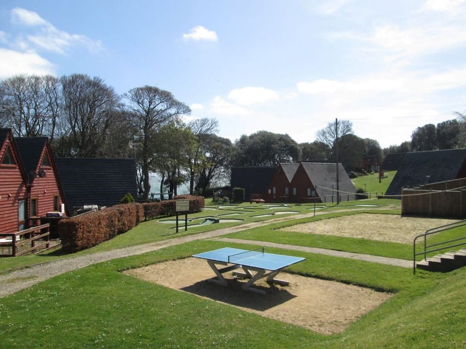 Golf, volleyball & table tennis area (childrens play area nearby)