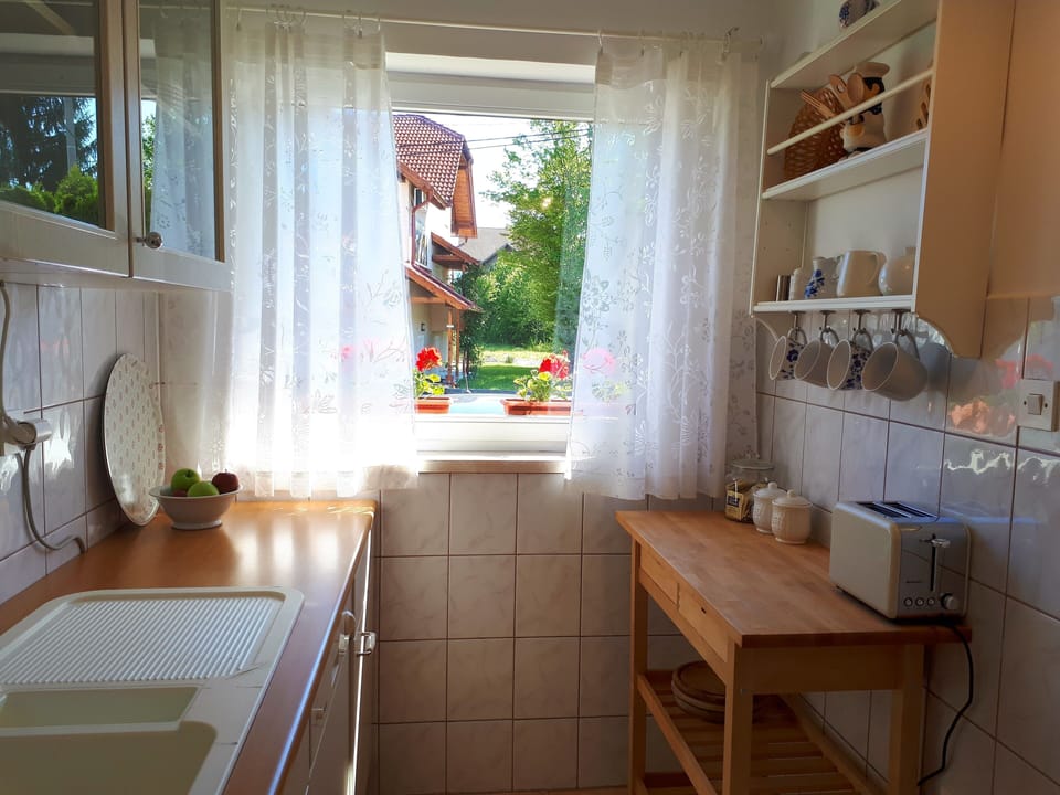 fully equipped kitchen with a dishwasher