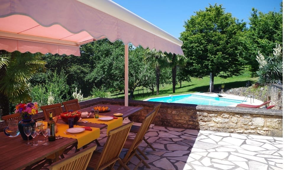 Suny terrasse with wide valley views.