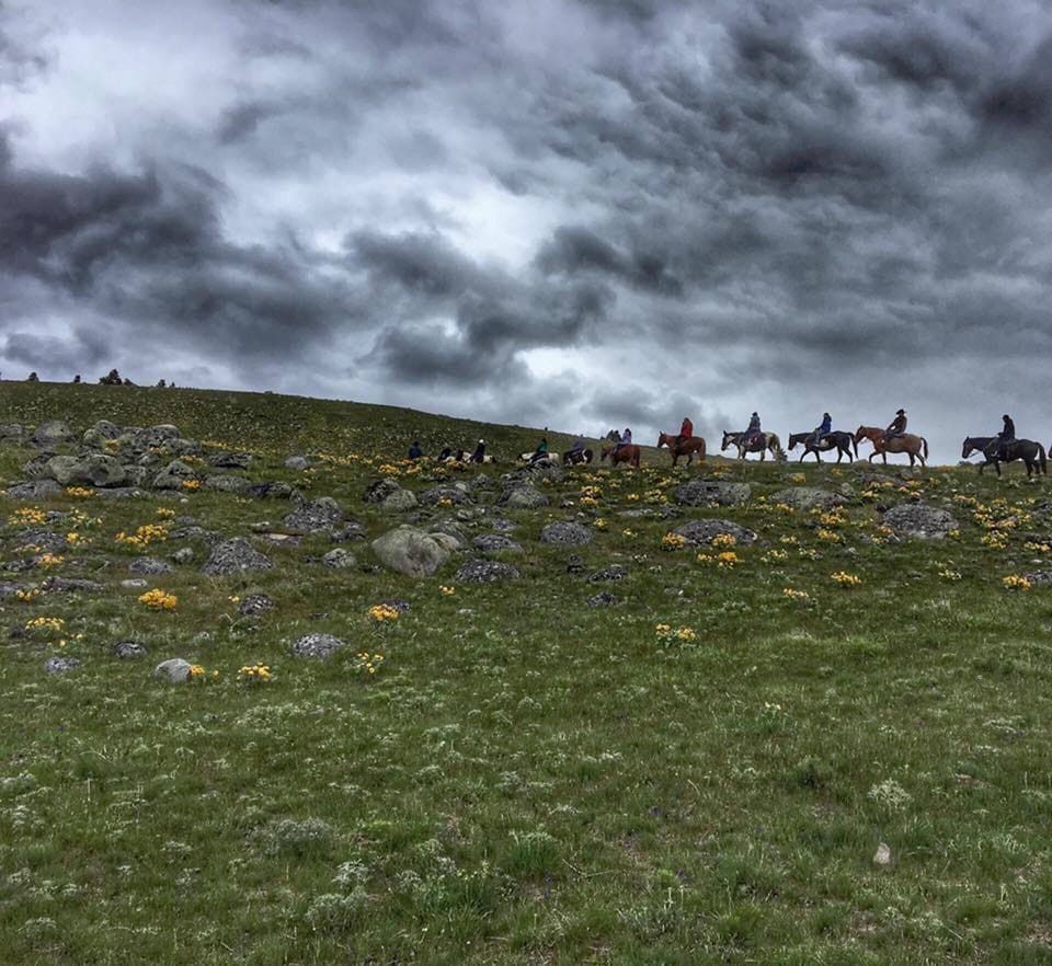 Horse rides with nearby Hell's A-Roarin' outfitters.