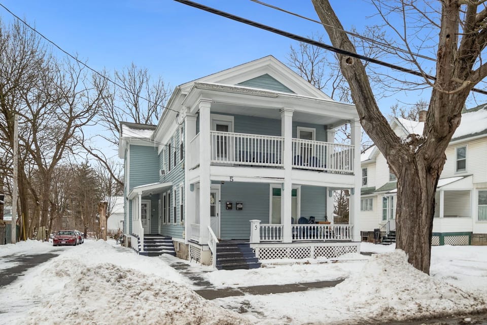 Victorian The upstairs is yours Parking on the property for cars, RV/boats    
