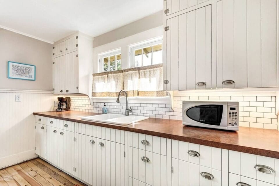 Deep farmhouse sink with ample counter top space and cupboards