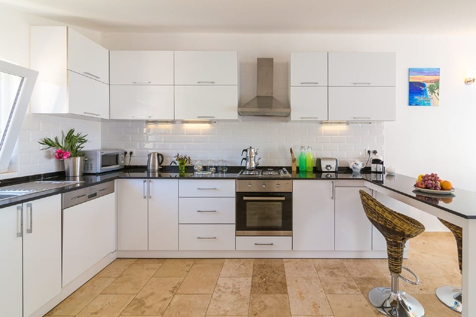 Spacious Luxury Kitchen