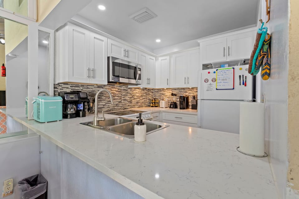 Newly renovated fully equipped kitchen.