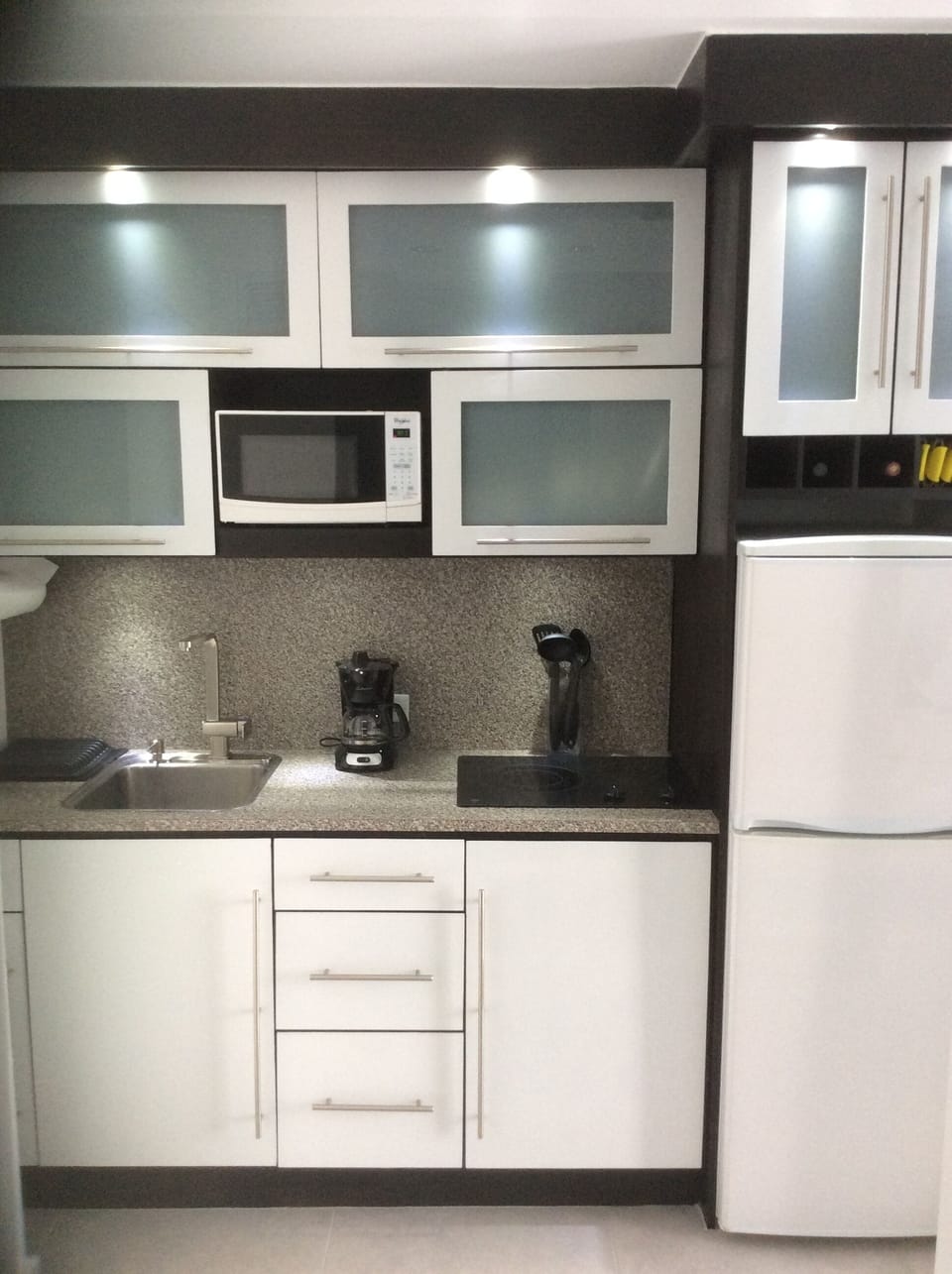 Countertop stove with 3 burners, microwate & mid-size fridge