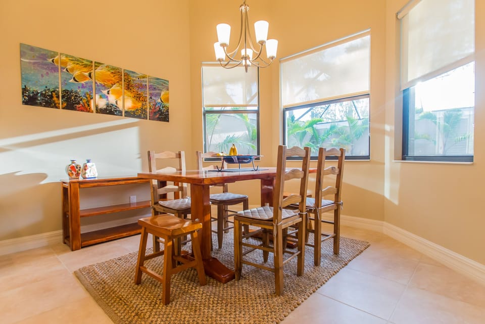 Your daily dining lounge. Absolutely Beautiful Morning coffee anyone?