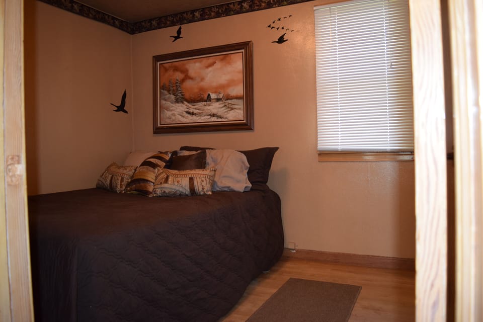 Hunting Room - Main Floor