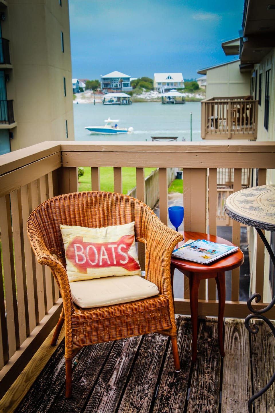 Relaxing view of boats that go by