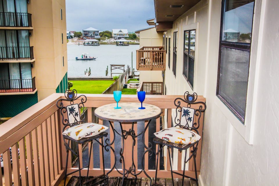 View from balcony of Ole River...enjoy breakfast with a view!