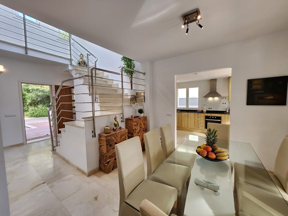 Light and spacious modern dining area
