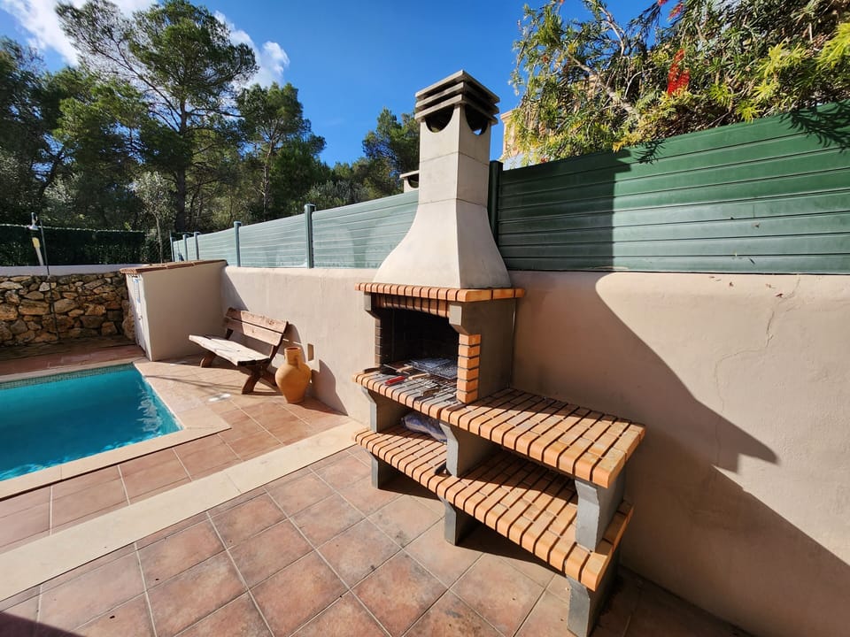 Stone BBQ: sizzle up a poolside feast