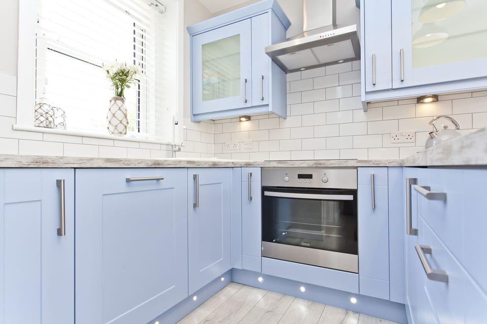 Fully fitted kitchen with all mod cons!