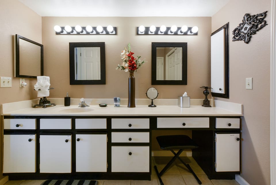 Private Master Bathroom 