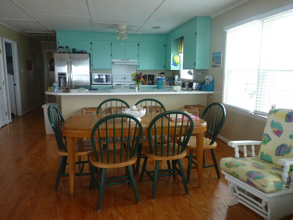 Spacious kitchen and dining area