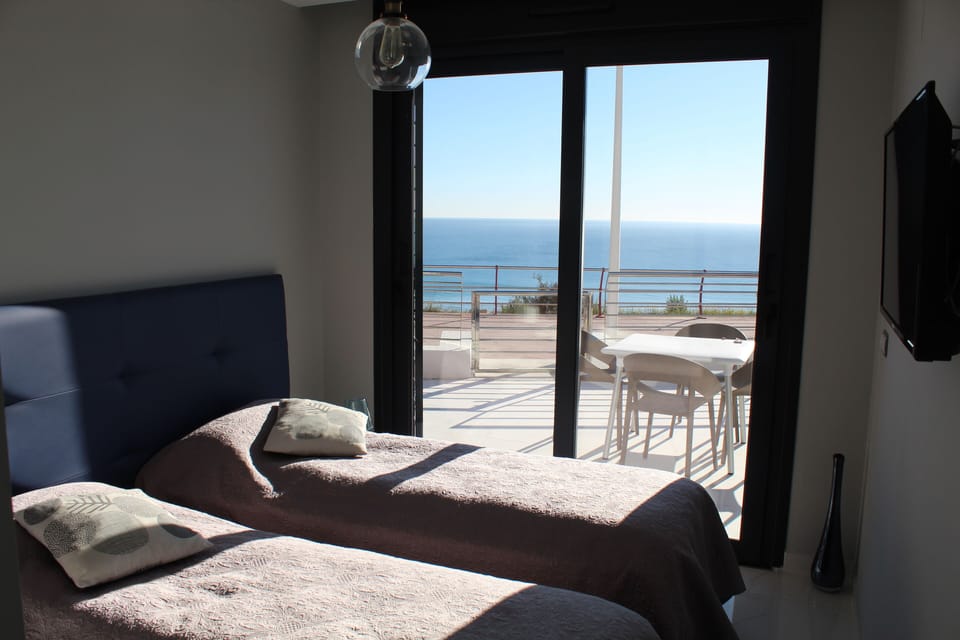 bedroom 2 single beds
