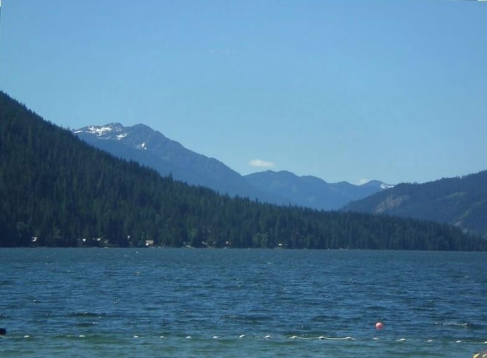 Beautiful Lake Wenatchee just a 3 minute drive from house for swimming, hiking
