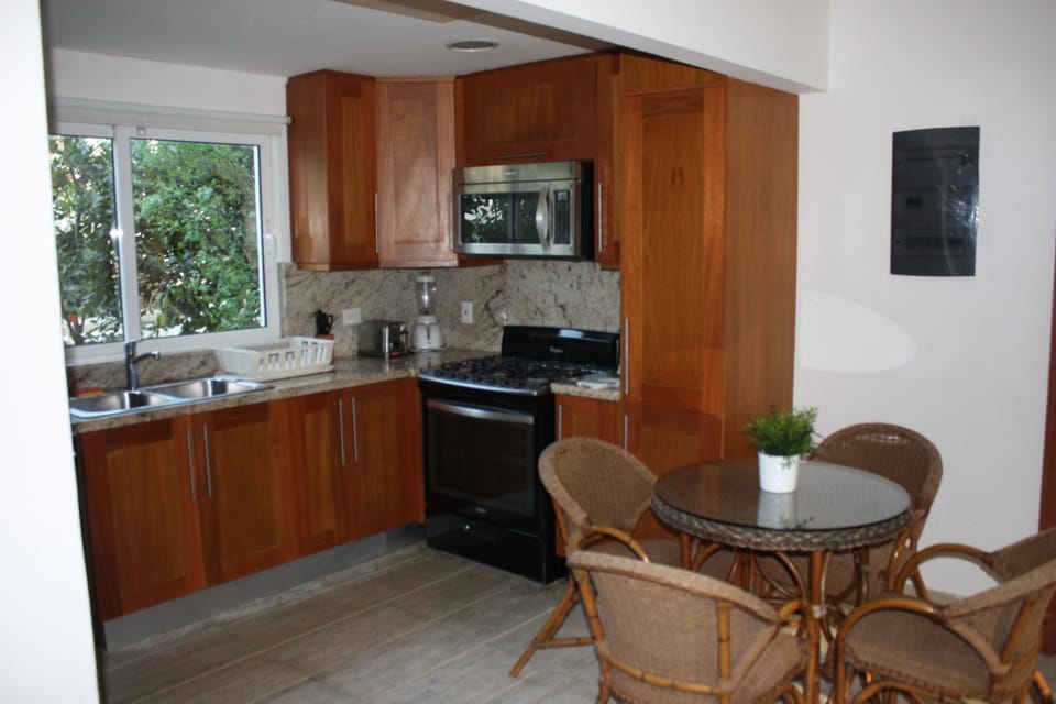 Kitchen & Dinning