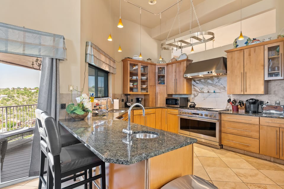 Kitchen: main level