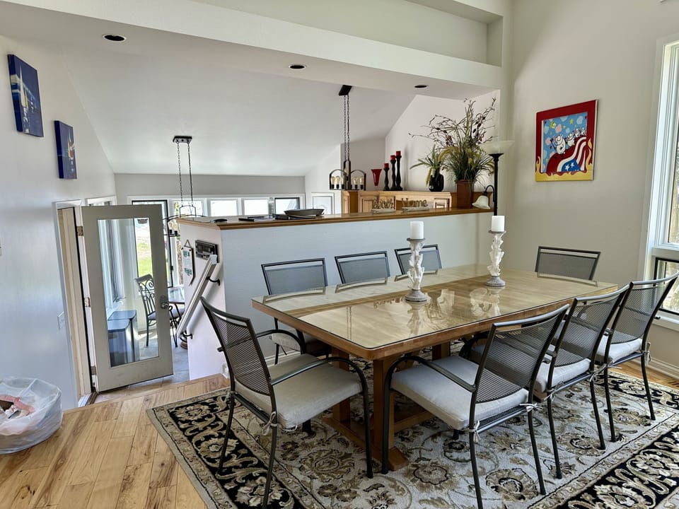 Dining room seating for 8 & kitchen seating for 4. Extra tables & chairs avail.