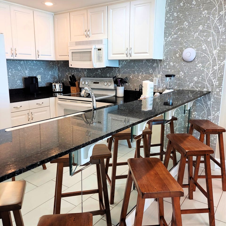 Bar/Kitchen Area