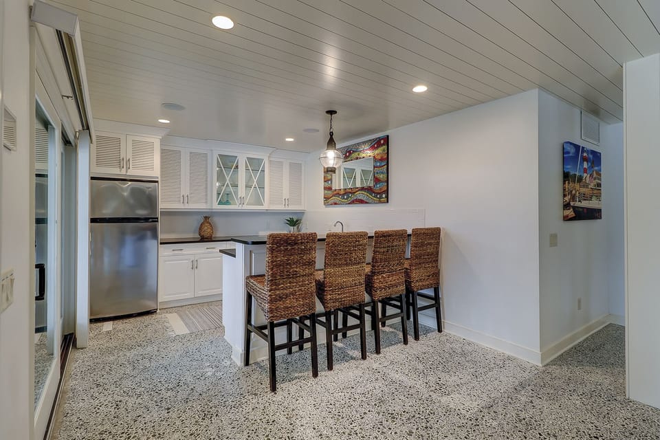 6 Brown Pelican - Downstairs Kitchenette