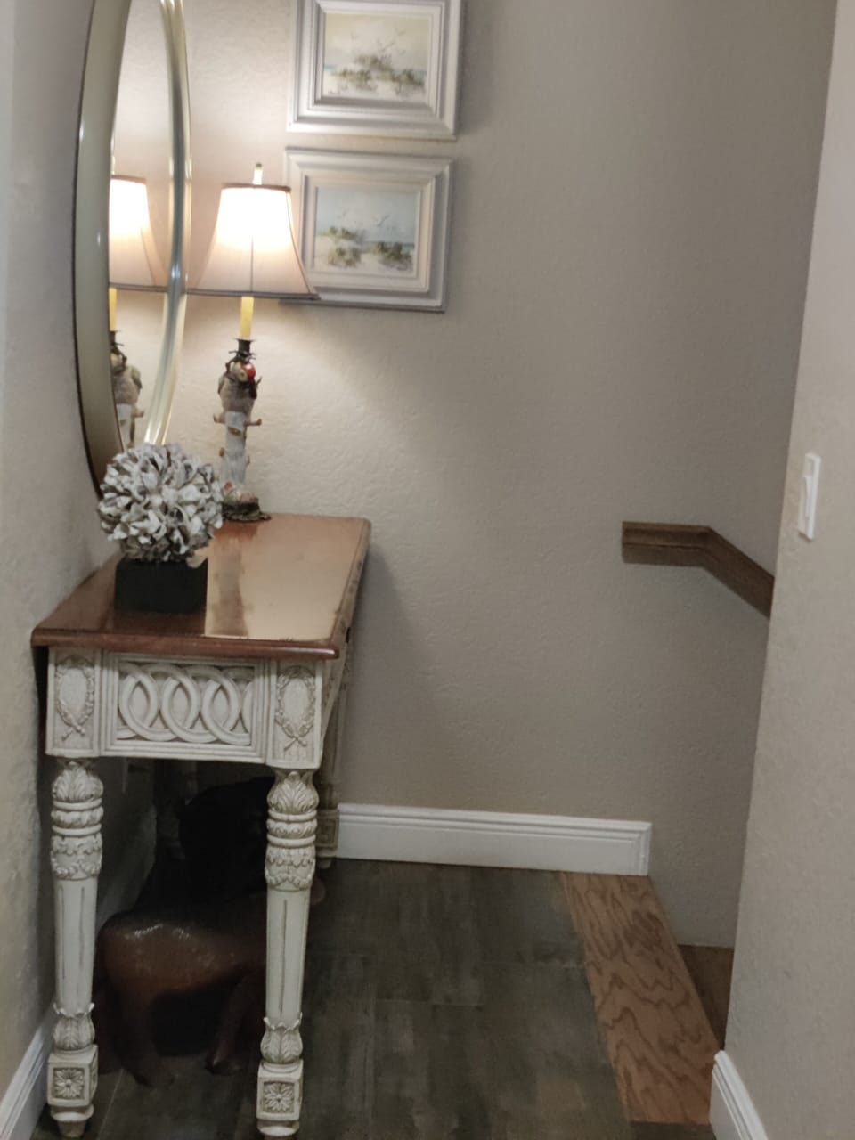 tastefully decorated upstairs landing