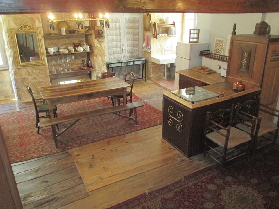 Open plan kitchen/dining room.