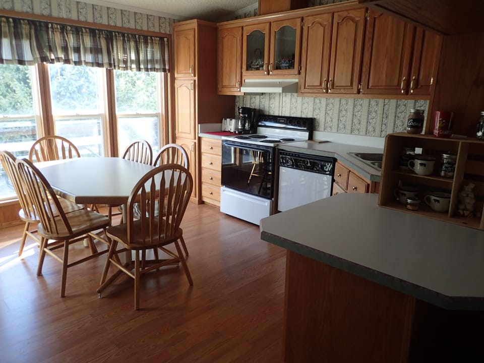 Nice big kitchen with floor to ceiling windows to let in the Colorado sunshine!