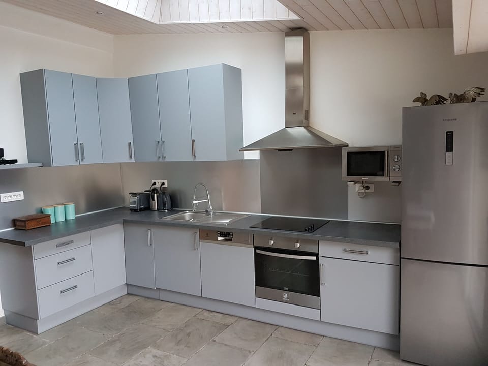 Modern kitchen.