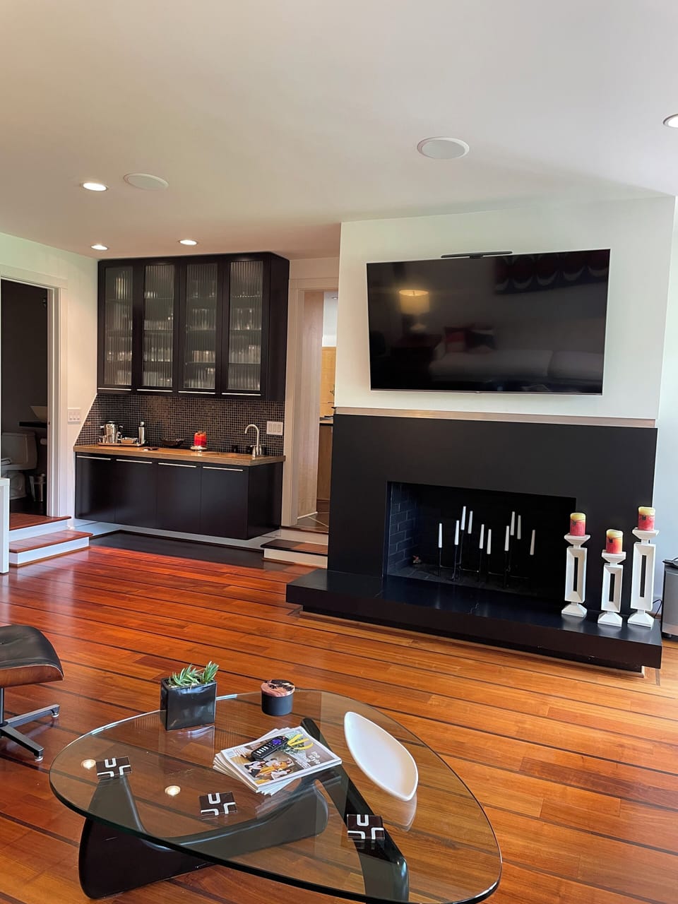 Great room wet bar and fireplace