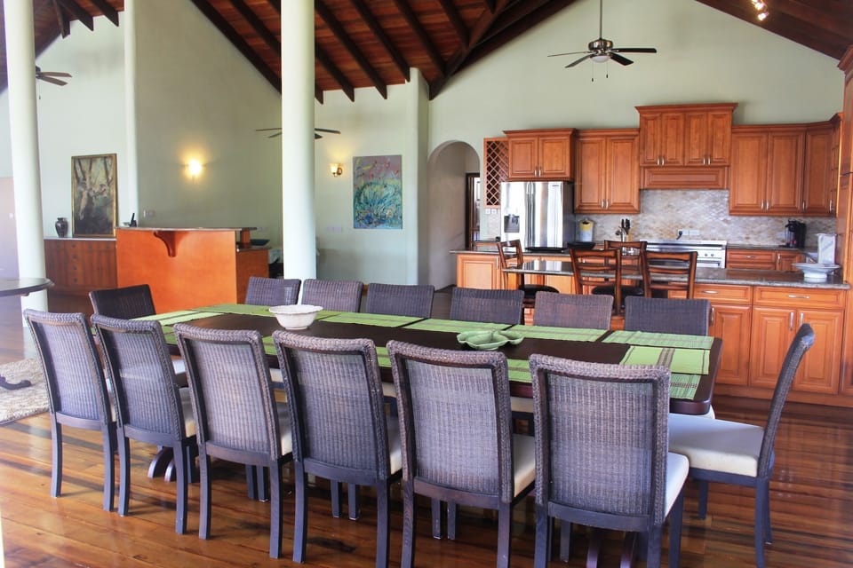 Dining Room seats 14