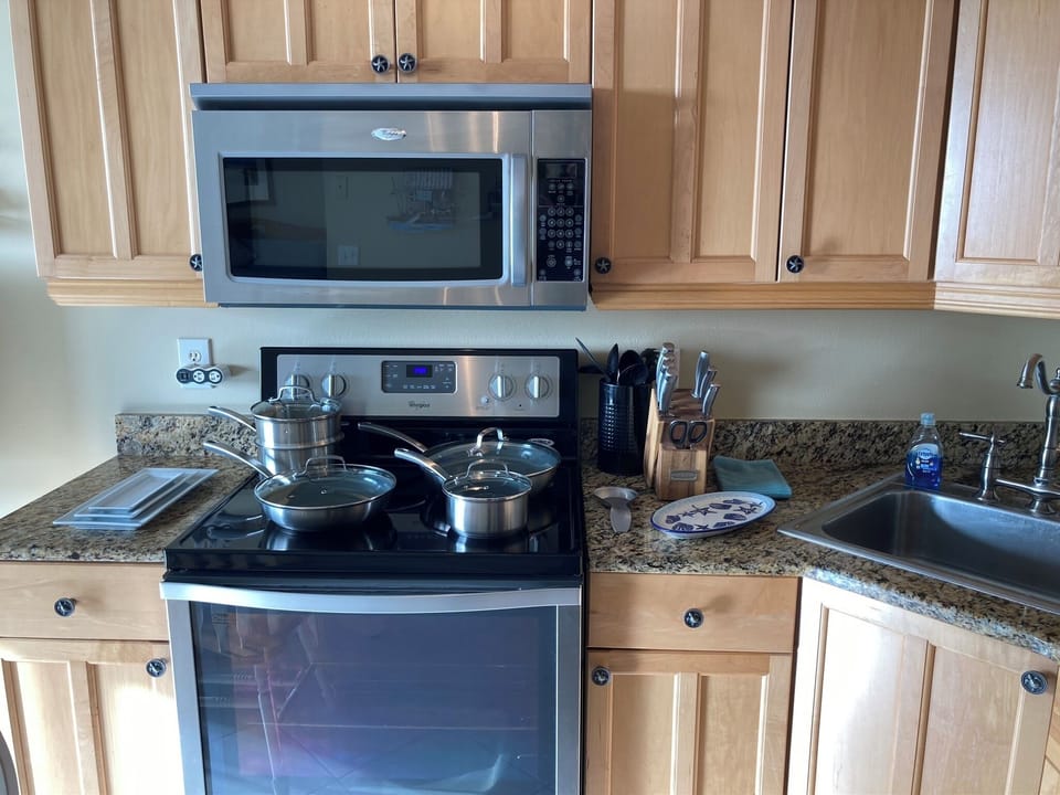 Well equipped kitchen with high quality Martha Stewart cookware and much more...