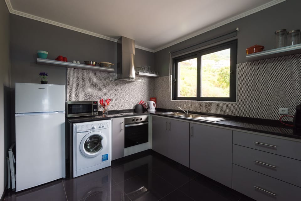 spacious fully fitted kitchen