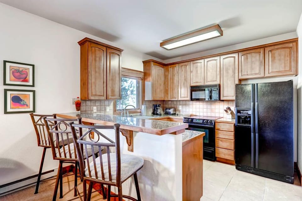 Bar and kitchen area with all of the appliances that you need for your stay.