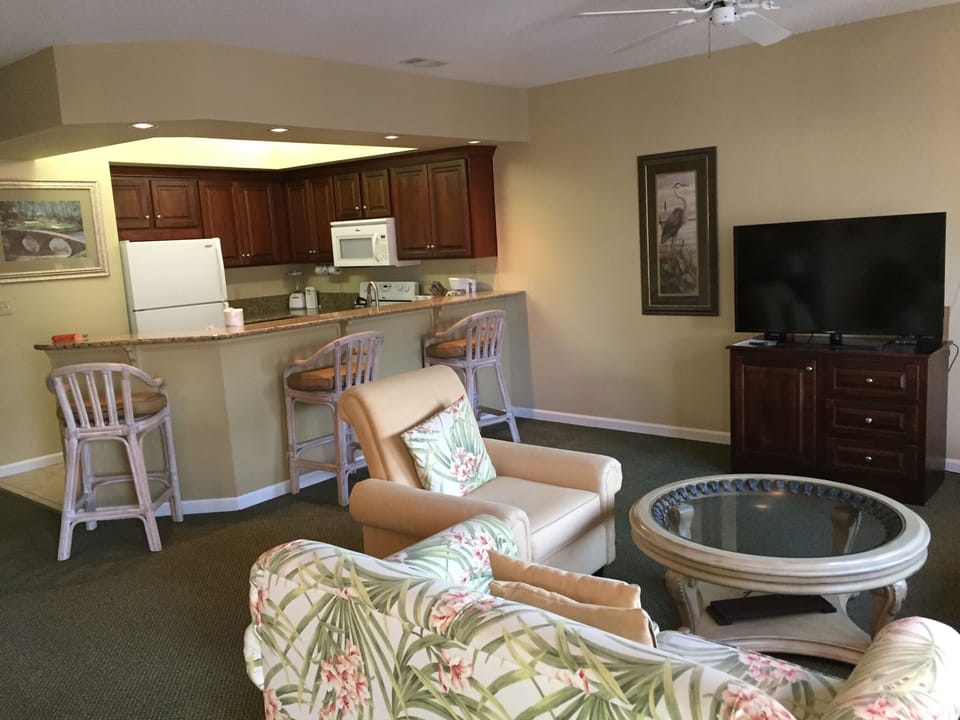 Family room equipped with a flat screen television