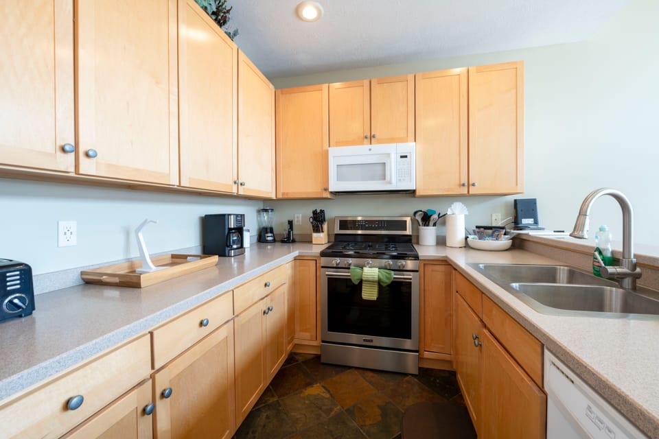 Fully stocked kitchen for entertainment
and family meals